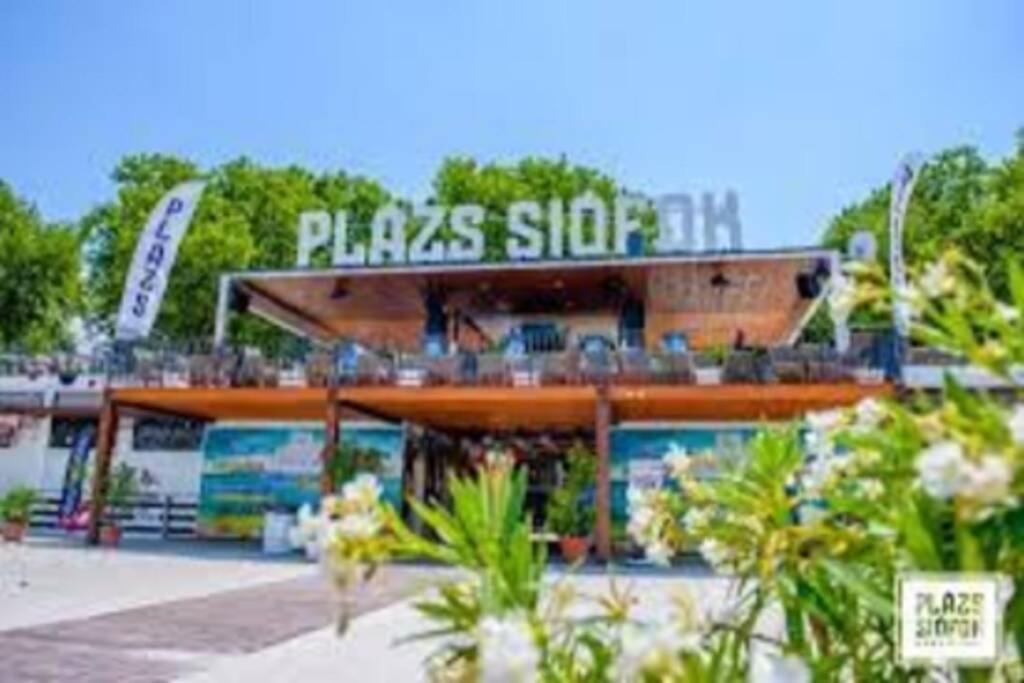Lido Di Siofok - Aranypart - Minden 1 Percre! Lägenhet Exteriör bild