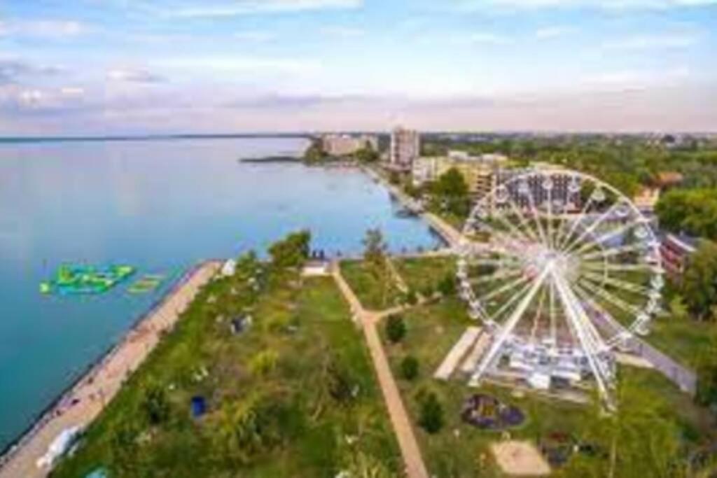 Lido Di Siofok - Aranypart - Minden 1 Percre! Lägenhet Exteriör bild